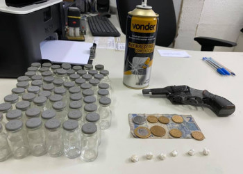 Acusado de tráfico de drogas é preso com 64 frascos de loló em Buriti dos Lopes